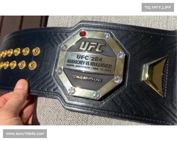 马哈切夫降服奥利维拉成功卫冕UFC299轻量级金腰带再创辉煌 马哈切夫降服奥利维拉成功卫冕UFC299轻量级金腰带再创辉煌